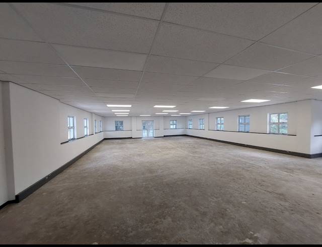 416M² OFFICE TO LET IN LYME PARK